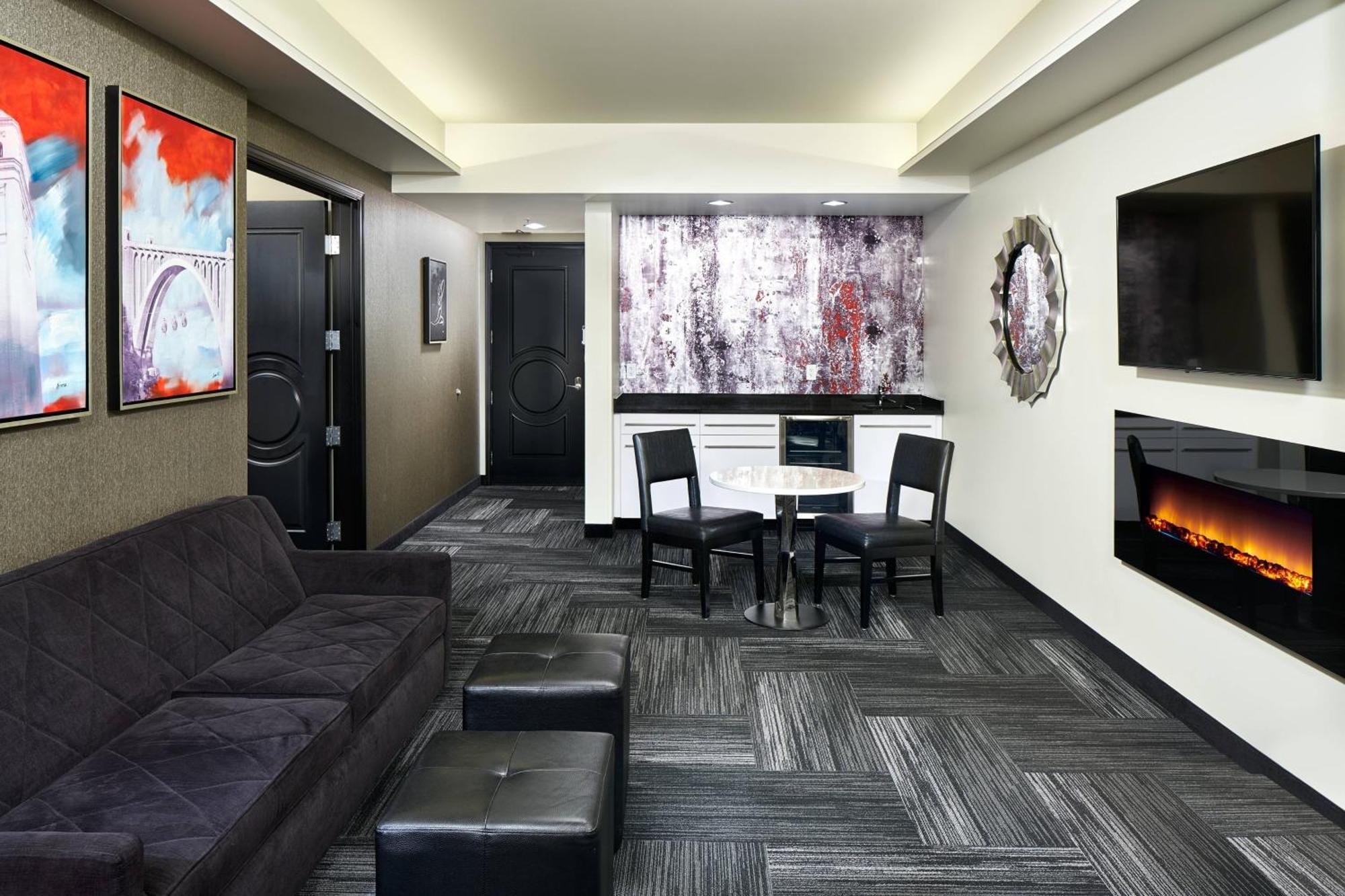Penthouse Suite,1644435820:JPEG