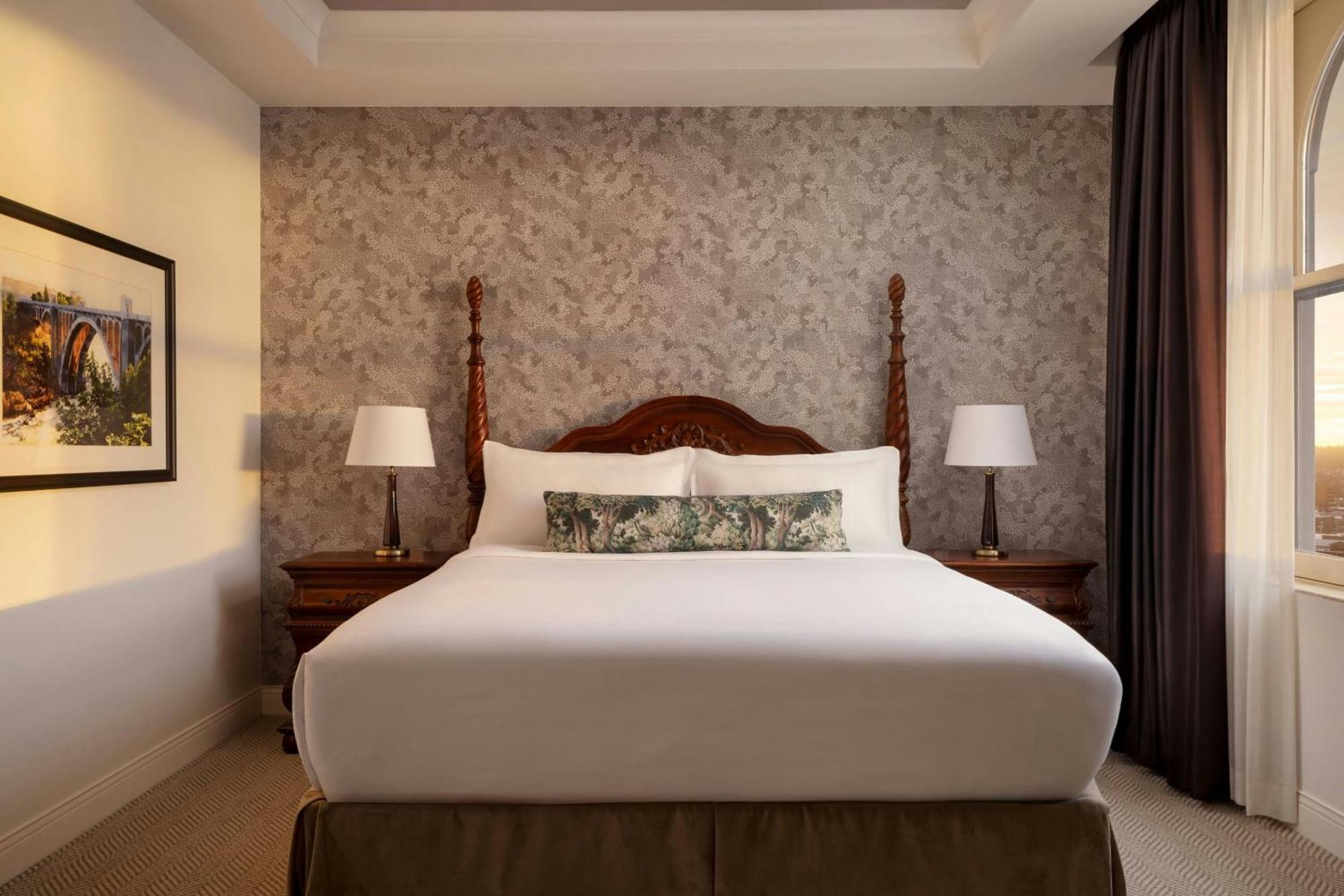 Davenport Room Guest room 1 King Bed